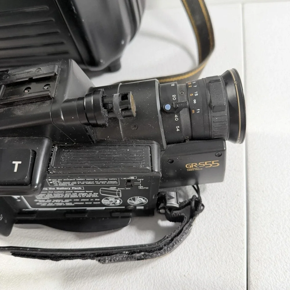 JVC GR-S55U S-VHS VHSC Camcorder Video Camera W/ Hard Case POWERS ON READ